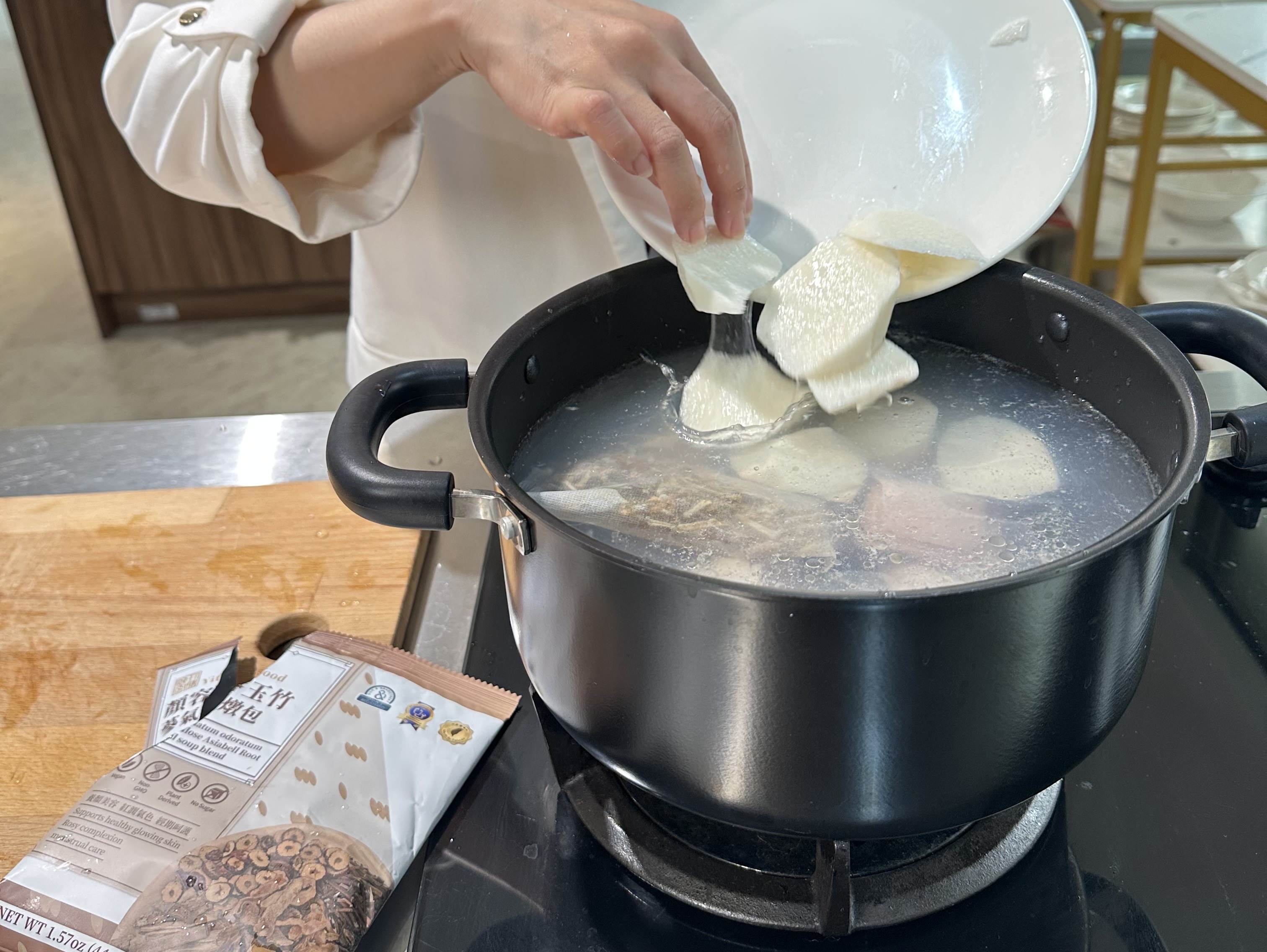 防疫,預防感冒,調理身體,yifood,增強體力,清冠,喉嚨痛,抵抗力,天麻燉湯,頤珍宮膳